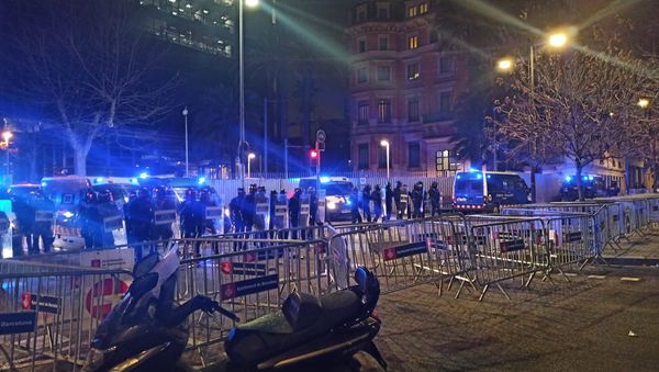 A photo of protests against the detention of Spanish rapper Pablo Hasel in Barcelona posted on Twitter on February 18, 2021  - Sputnik International