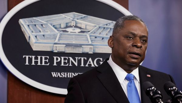 U.S. Defense Secretary Lloyd Austin speaks to Defense Department personnel during a visit by U.S. President Joe Biden at the Pentagon in Arlington, Virginia, U.S., February 10, 2021. - Sputnik International