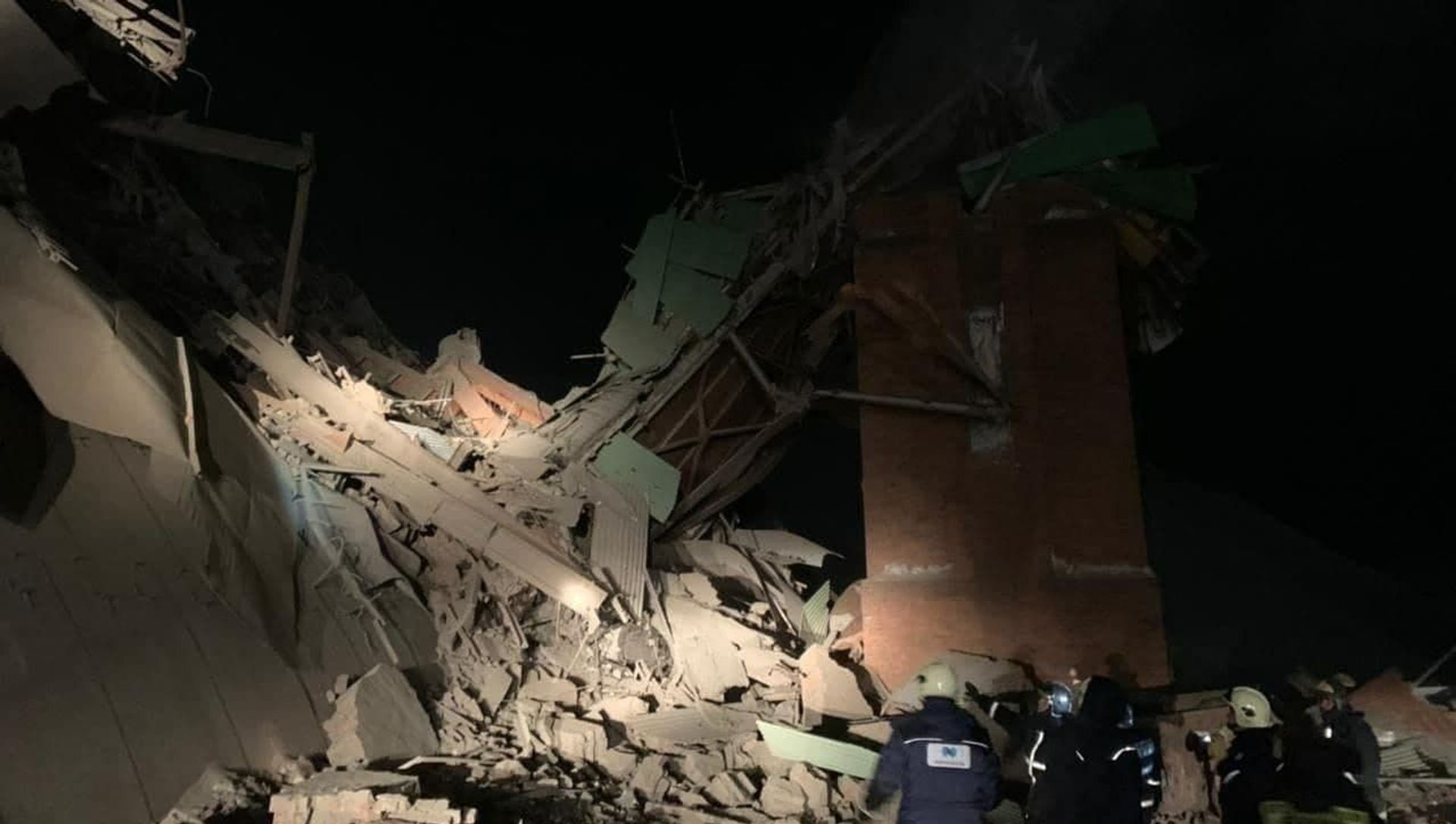 A photo from the site of the collapse crushing department building in Norilsk, Russia on February 20, 2021 A photo from the site of the collapse crushing department building in Norilsk, Russia on February 20, 2021 - Sputnik International, 1920, 20.02.2021