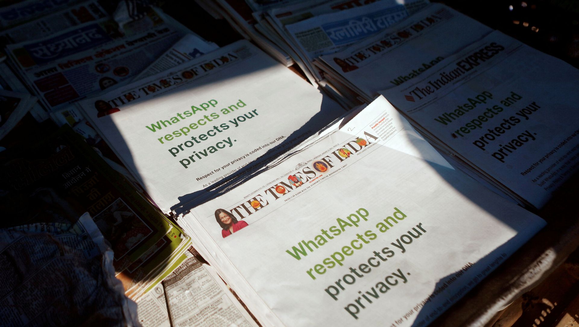 A WhatsApp advertisement is seen on the front pages of newspapers at a stall in Mumbai, India, January 13, 2021. A WhatsApp advertisement is seen on the front pages of newspapers at a stall in Mumbai, India, January 13, 2021. - Sputnik International, 1920, 20.02.2021