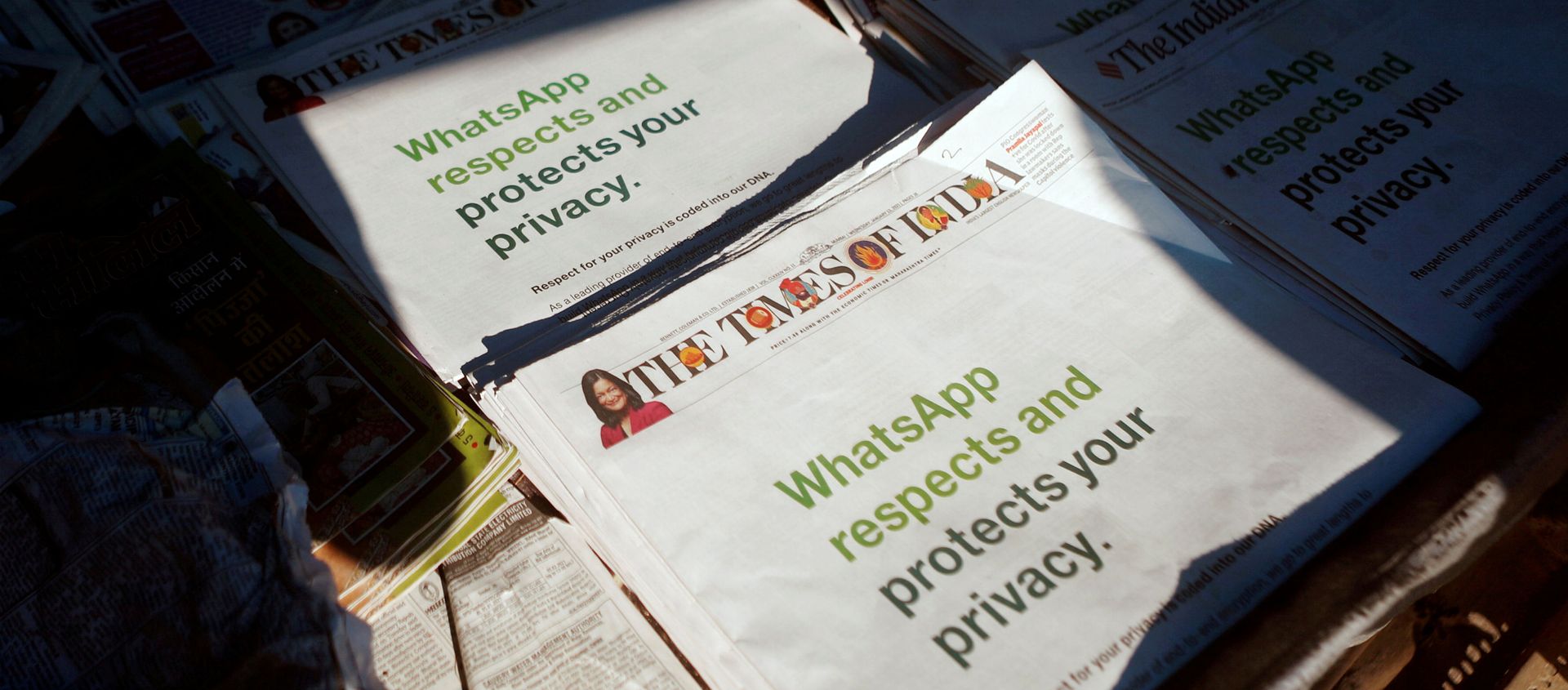 A WhatsApp advertisement is seen on the front pages of newspapers at a stall in Mumbai, India, January 13, 2021. A WhatsApp advertisement is seen on the front pages of newspapers at a stall in Mumbai, India, January 13, 2021. - Sputnik International, 1920, 20.02.2021