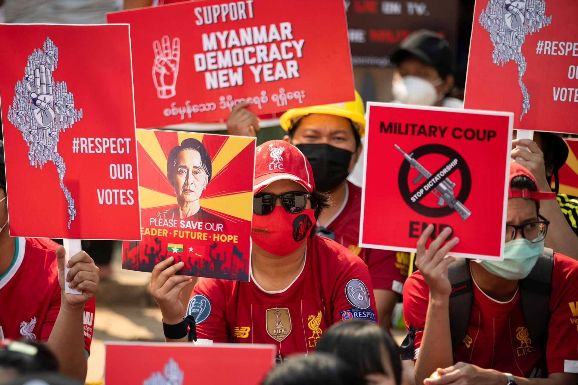 Facebook Deletes Myanmar Military's Page Over 'Incitement of Violence' as Anti-Coup Protests Rage On Facebook Deletes Myanmar Military's Page Over 'Incitement of Violence' as Anti-Coup Protests Rage On - Sputnik International, 1920, 21.02.2021
