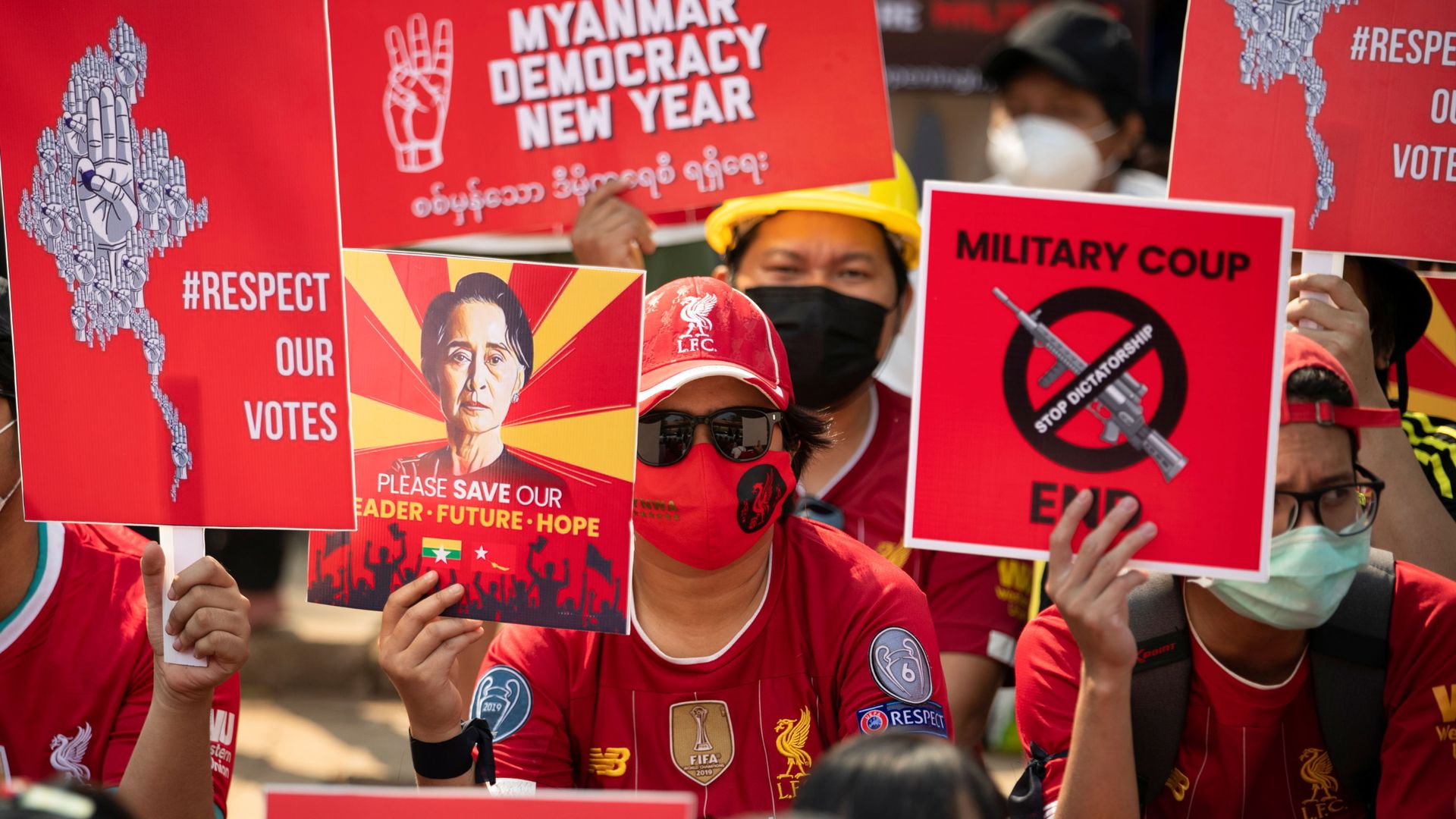 Demonstrators protest against the military coup in Yangon, Myanmar, February 21, 2021. REUTERS/Stringer Demonstrators protest against the military coup in Yangon, Myanmar, February 21, 2021. REUTERS/Stringer - Sputnik International, 1920, 28.02.2021