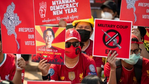 Demonstrators protest against the military coup in Yangon, Myanmar, February 21, 2021. REUTERS/Stringer - Sputnik International