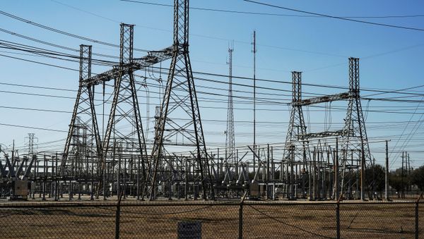 An electrical substation is seen after winter weather caused electricity blackouts in Houston, Texas, U.S. February 20, 2021. - Sputnik International