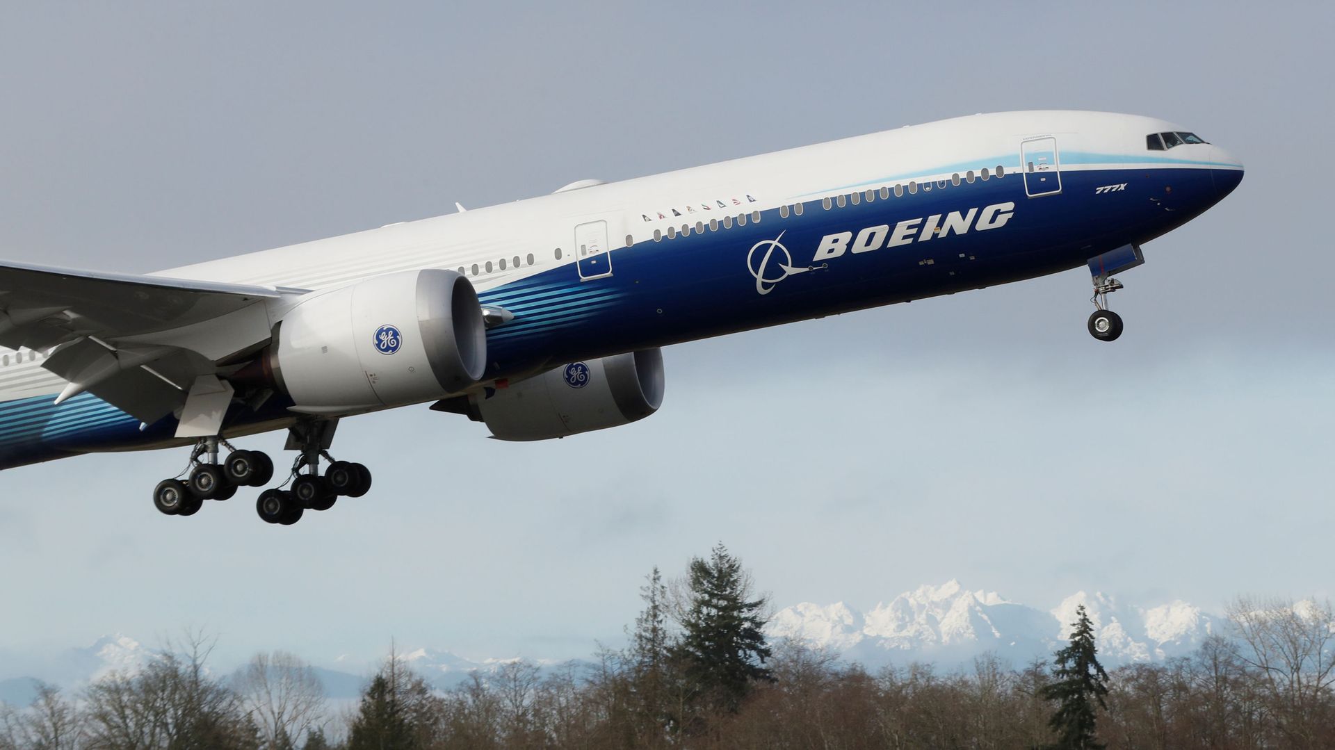 A Boeing 777X airplane takes off during its first test flight from the company's plant in Everett, Washington, U.S. January 25, 2020. A Boeing 777X airplane takes off during its first test flight from the company's plant in Everett, Washington, U.S. January 25, 2020. - Sputnik International, 1920, 25.02.2021