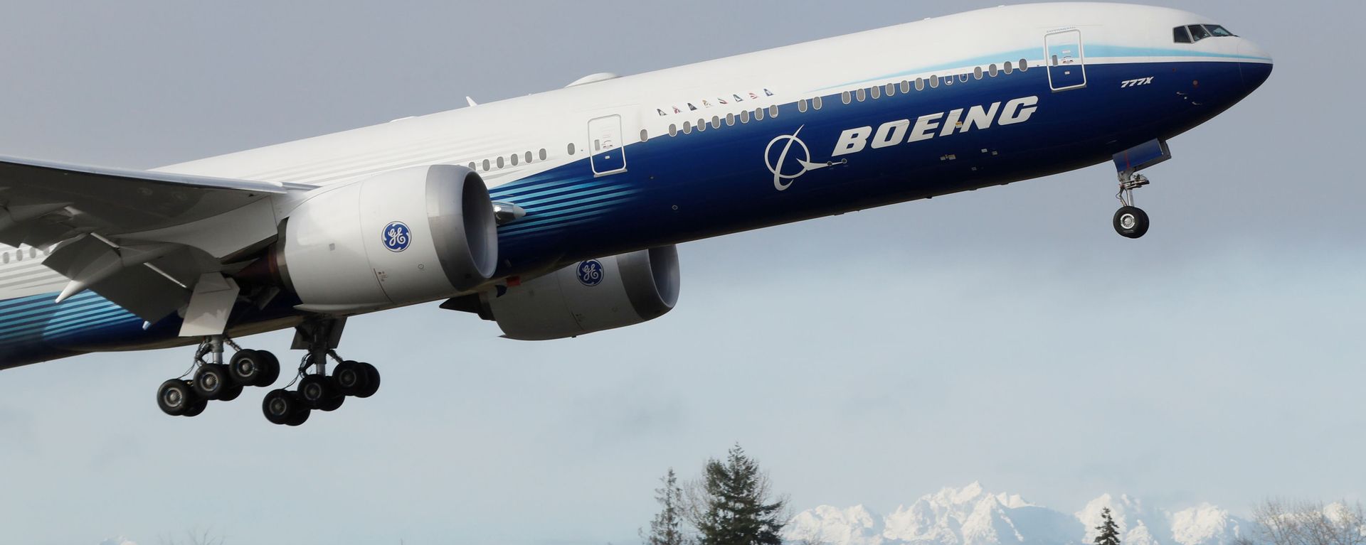 A Boeing 777X airplane takes off during its first test flight from the company's plant in Everett, Washington, U.S. January 25, 2020. A Boeing 777X airplane takes off during its first test flight from the company's plant in Everett, Washington, U.S. January 25, 2020. - Sputnik International, 1920, 29.12.2021