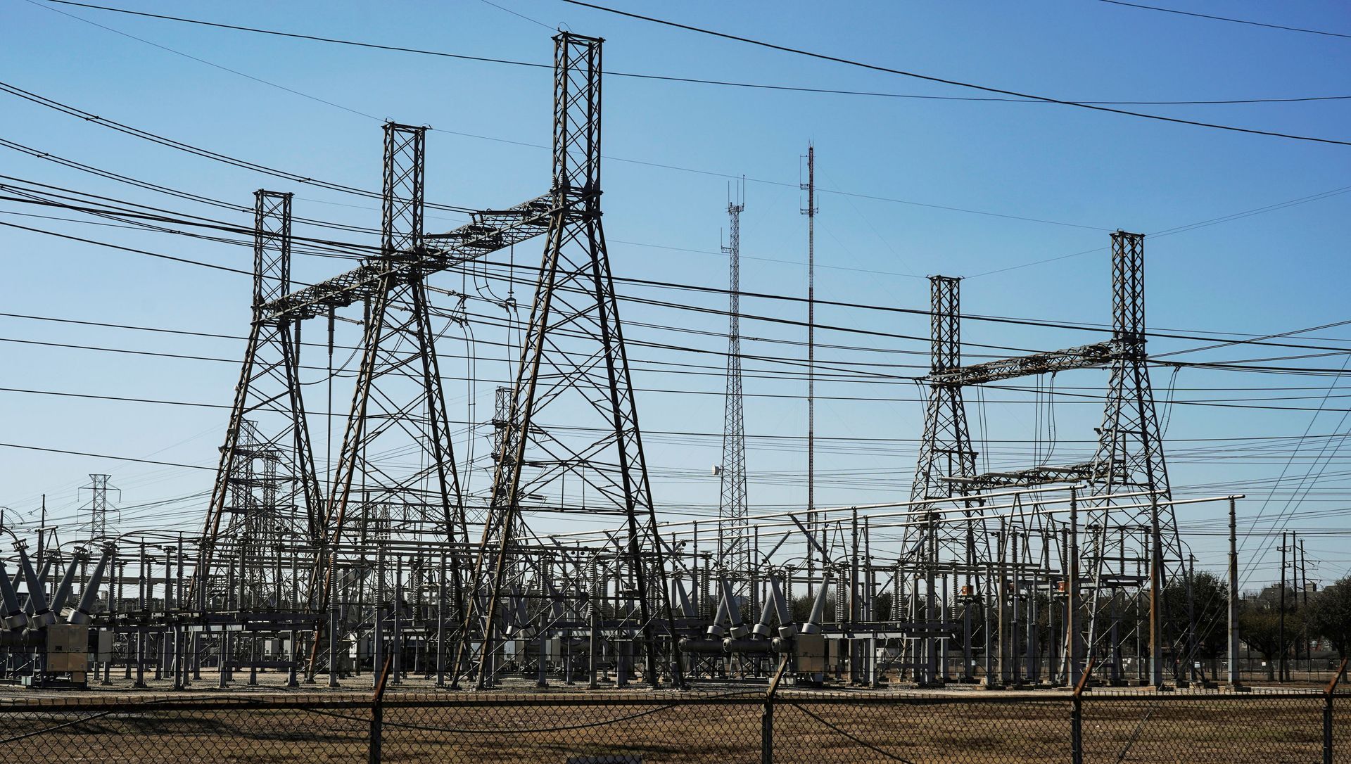 An electrical substation is seen after winter weather caused electricity blackouts in Houston, Texas, U.S. February 20, 2021. An electrical substation is seen after winter weather caused electricity blackouts in Houston, Texas, U.S. February 20, 2021. - Sputnik International, 1920, 23.02.2021