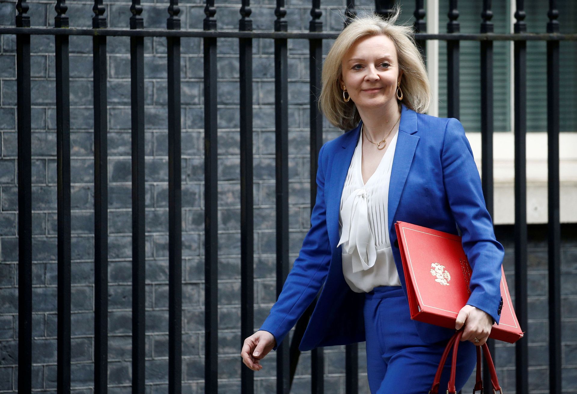 Britain's Secretary of State of International Trade and Minister for Women and Equalities Liz Truss is seen outside Downing Street, in London, Britain March 17, 2020. Britain's Secretary of State of International Trade and Minister for Women and Equalities Liz Truss is seen outside Downing Street, in London, Britain March 17, 2020. - Sputnik International, 1920, 10.12.2021