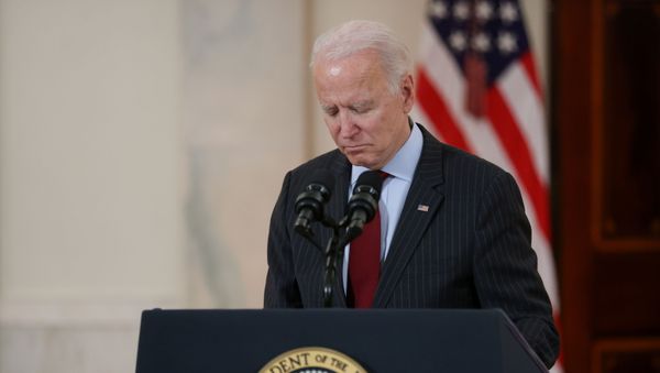 U.S. President Joe Biden concludes his remarks in honor of the 500,000 U.S. deaths from the coronavirus disease (COVID-19), in the Cross Hall at the White House in Washington, U.S., February 22, 2021. - Sputnik International