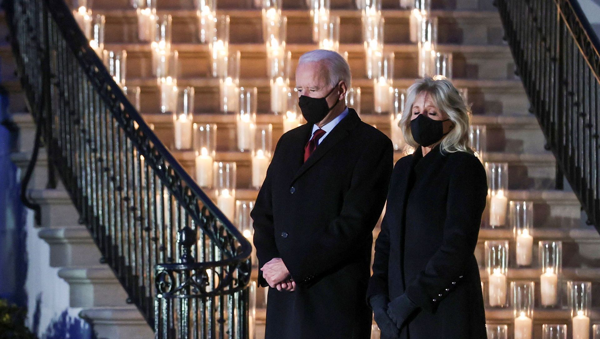 U.S. President Joe Biden and his wife Jill Biden attend a moment of silence and candle lighting ceremony to commemorate the grim milestone of 500,000 U.S. deaths from the coronavirus disease (COVID-19) at the White House in Washington, U.S., February 22, 2021. U.S. President Joe Biden and his wife Jill Biden attend a moment of silence and candle lighting ceremony to commemorate the grim milestone of 500,000 U.S. deaths from the coronavirus disease (COVID-19) at the White House in Washington, U.S., February 22, 2021. - Sputnik International, 1920, 23.02.2021