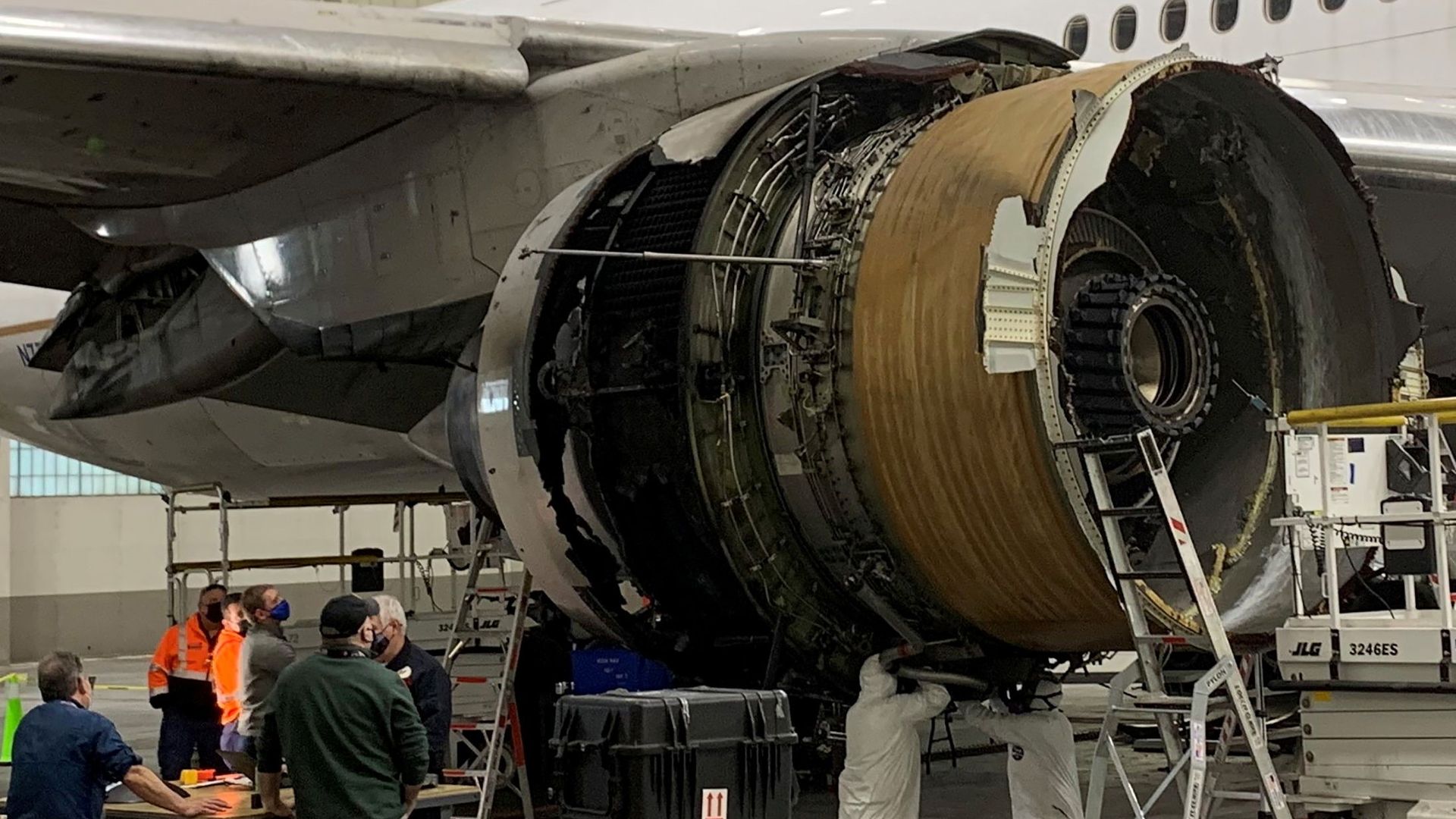 The damaged starboard engine of United Airlines flight 328, a Boeing 777-200, is seen following a February 20 engine failure incident The damaged starboard engine of United Airlines flight 328, a Boeing 777-200, is seen following a February 20 engine failure incident - Sputnik International, 1920, 23.02.2021