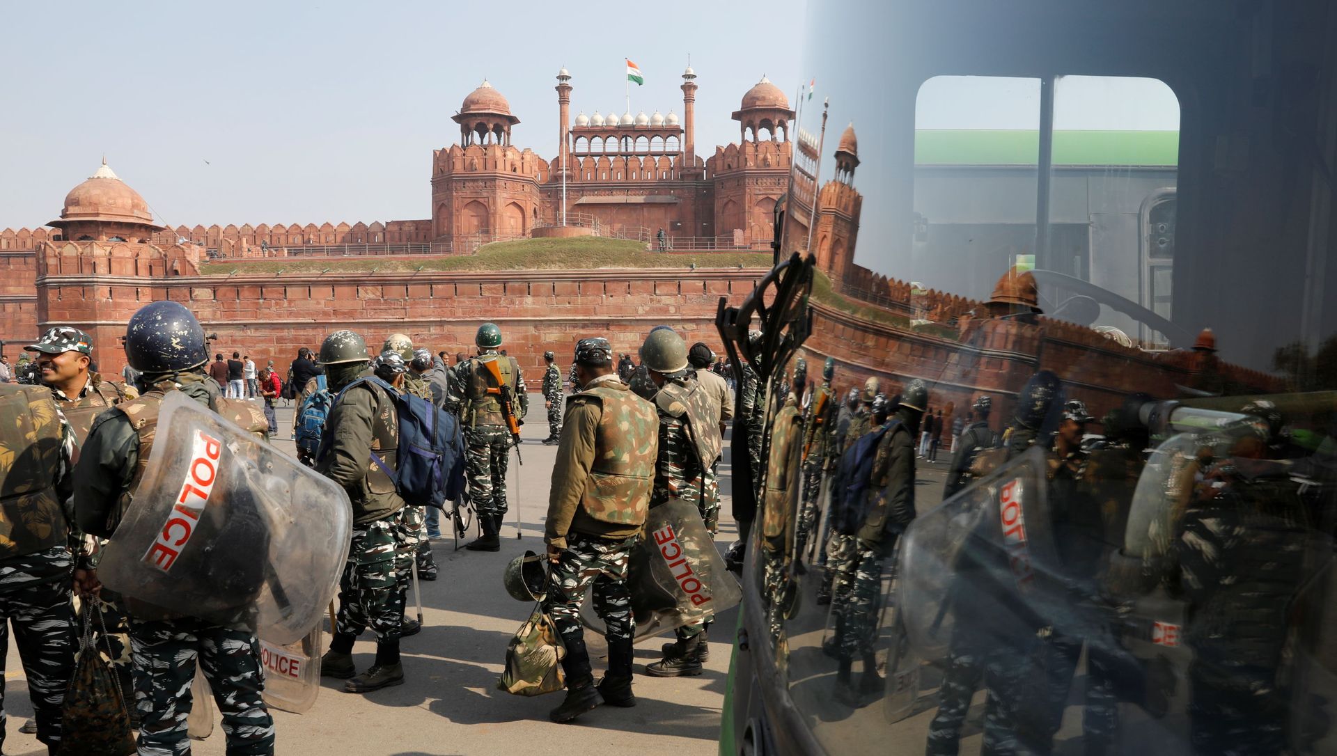 Policemen in riot gear stand guard in front of the historic Red Fort after Tuesday's clashes between police and farmers, in the old quarters of Delhi, India, 27 January 2021. REUTERS/Adnan Abidi Policemen in riot gear stand guard in front of the historic Red Fort after Tuesday's clashes between police and farmers, in the old quarters of Delhi, India, 27 January 2021. REUTERS/Adnan Abidi - Sputnik International, 1920, 23.02.2021