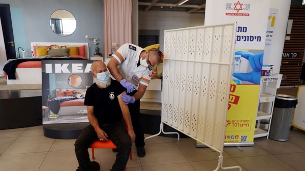 A man receives a vaccination against the coronavirus disease (COVID-19) in an IKEA store in Rishon Lezion, Israel February 22, 2021.  - Sputnik International