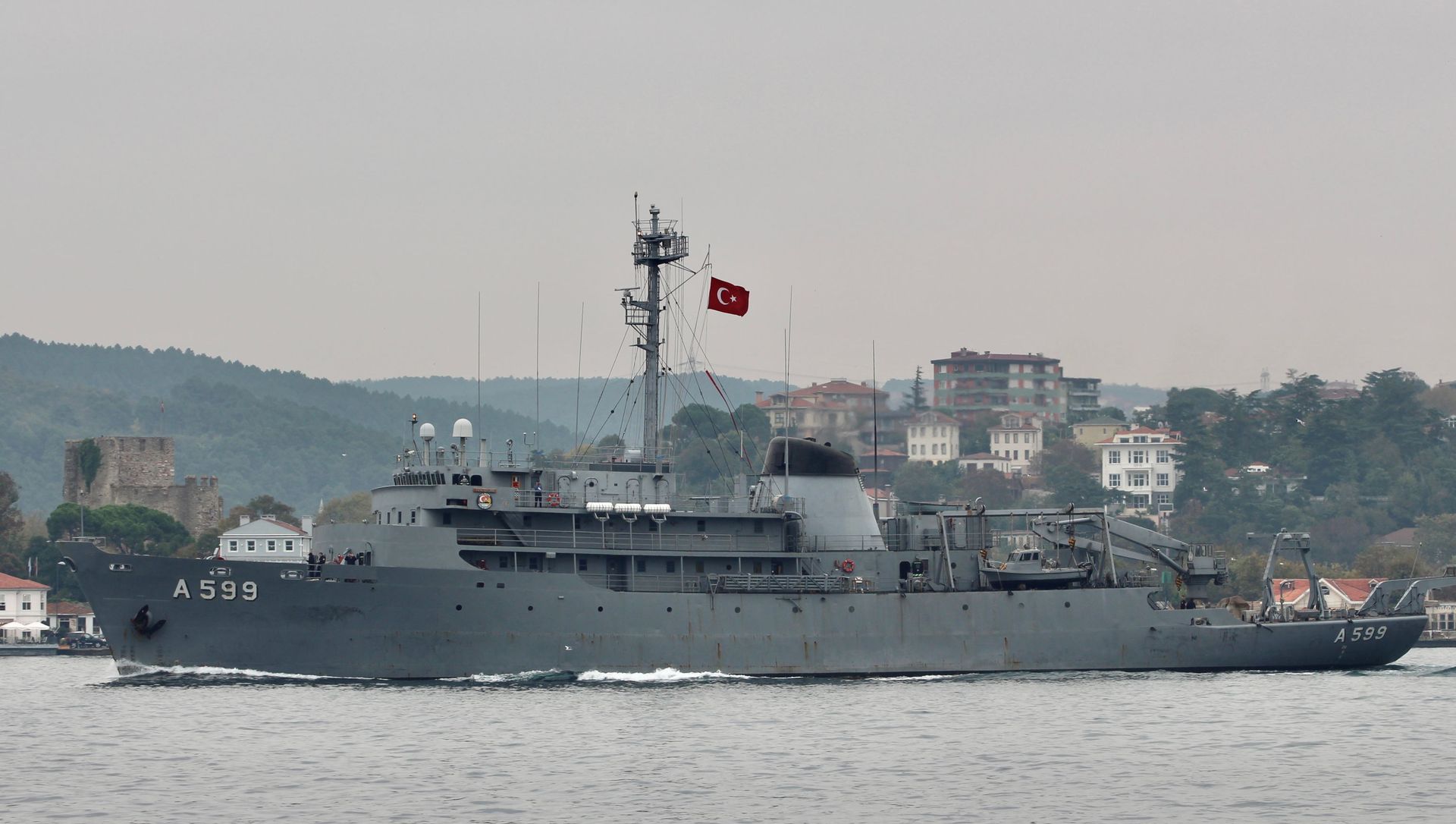 Turkish Navy research vessel TCG Cesme sails in the Bosphorus in Istanbul, Turkey 16 October 2019. Turkish Navy research vessel TCG Cesme sails in the Bosphorus in Istanbul, Turkey 16 October 2019. - Sputnik International, 1920, 23.02.2021