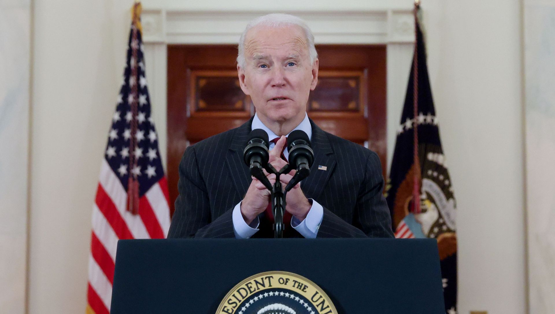 U.S. President Joe Biden delivers remarks in honor of the 500,000 U.S. deaths from the coronavirus disease (COVID-19), in the Cross Hall at the White House in Washington, U.S., February 22, 2021. U.S. President Joe Biden delivers remarks in honor of the 500,000 U.S. deaths from the coronavirus disease (COVID-19), in the Cross Hall at the White House in Washington, U.S., February 22, 2021. - Sputnik International, 1920, 23.02.2021