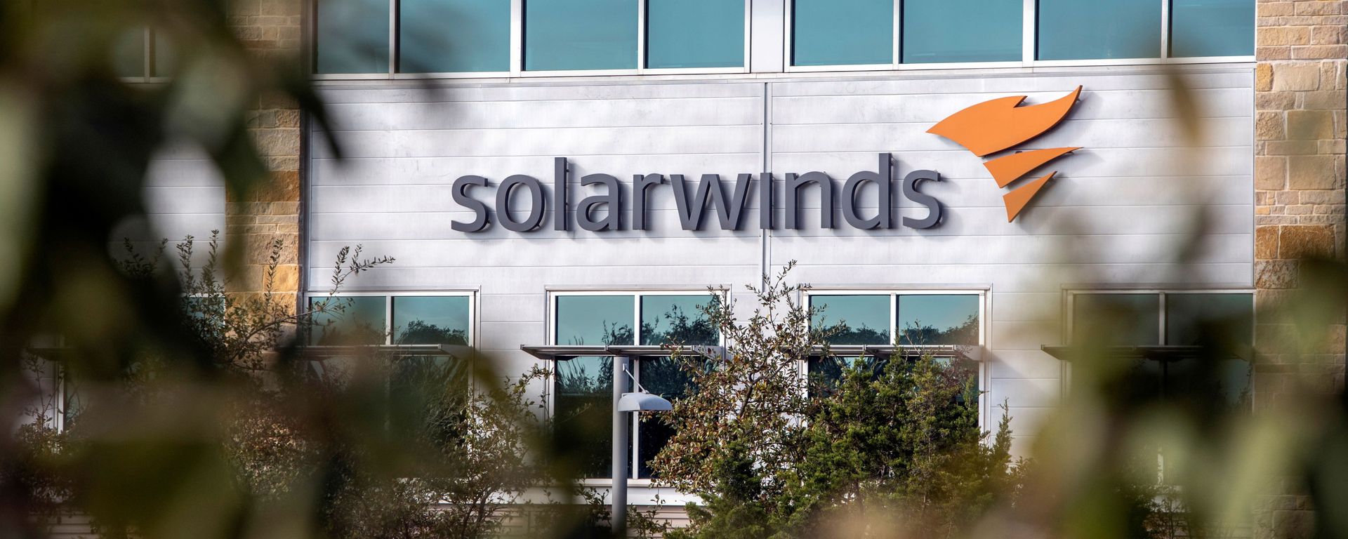 FILE PHOTO: The SolarWinds logo is seen outside its headquarters in Austin, Texas, U.S., December 18, 2020. FILE PHOTO: The SolarWinds logo is seen outside its headquarters in Austin, Texas, U.S., December 18, 2020. - Sputnik International, 1920, 18.04.2021