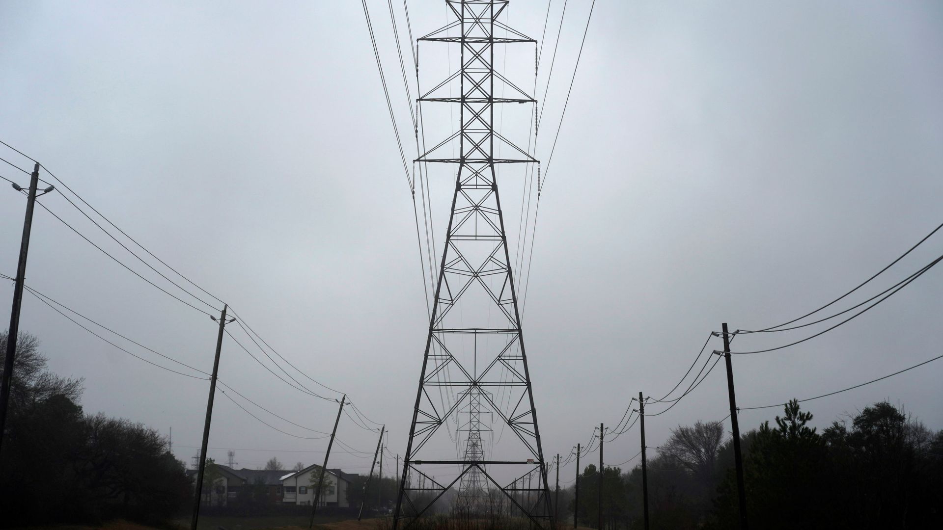 Power lines are seen after winter weather caused electricity blackouts in Houston, Texas, U.S. February 17, 2021 Power lines are seen after winter weather caused electricity blackouts in Houston, Texas, U.S. February 17, 2021 - Sputnik International, 1920, 14.06.2021