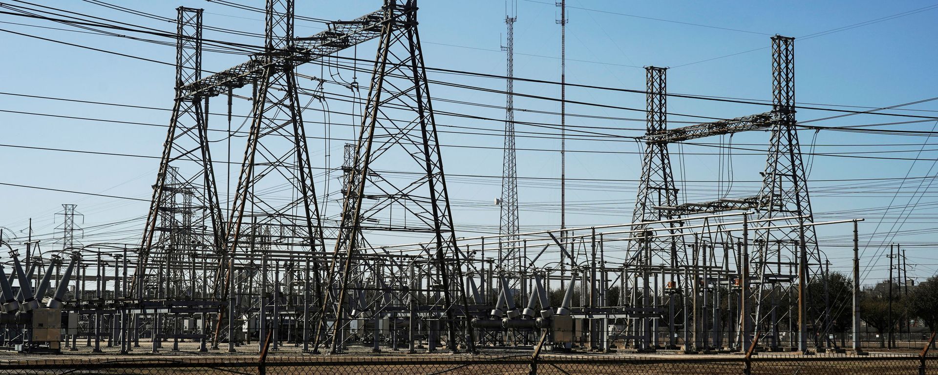An electrical substation is seen after winter weather caused electricity blackouts in Houston, Texas, U.S. February 20, 2021. An electrical substation is seen after winter weather caused electricity blackouts in Houston, Texas, U.S. February 20, 2021. - Sputnik International, 1920, 25.11.2021