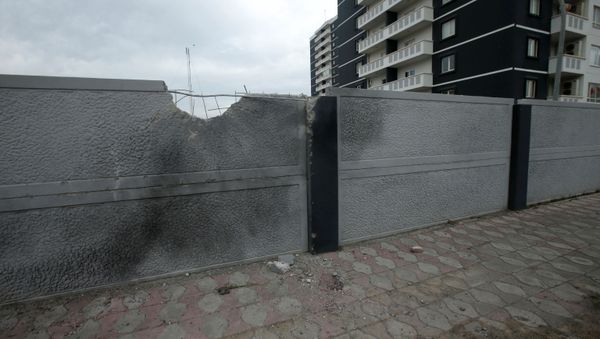 A damaged wall is seen after last night's rocket attack on US-led forces in and near Erbil International Airport, in Erbil, Iraq, 16 February 2021. - Sputnik International