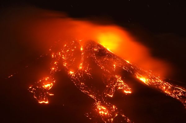 Lava Spews, Lighting Up Sicily's Sky: Eruption of Mount Etna, Europe's Highest Active Volcano - Sputnik International