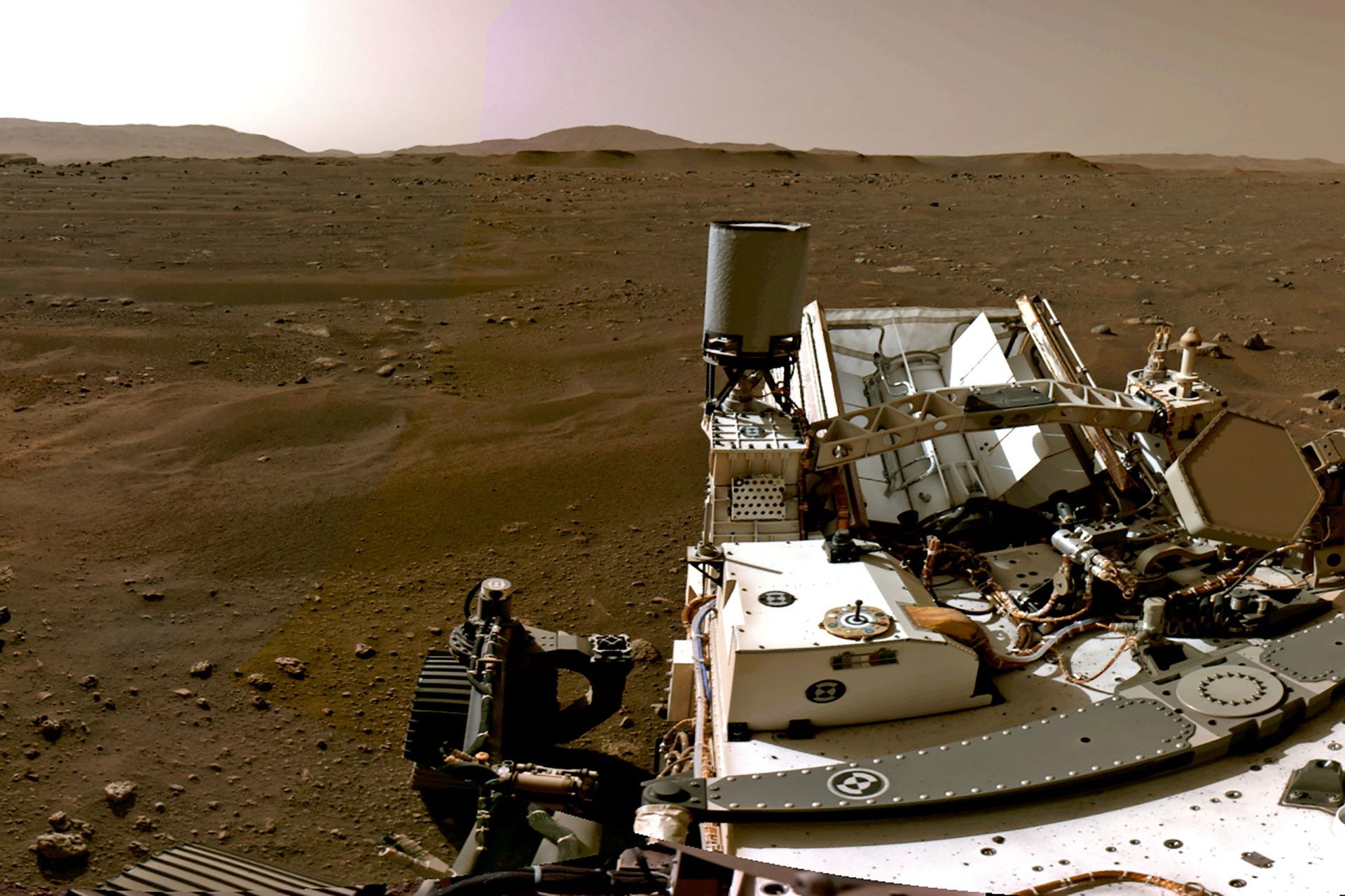 A portion of a panorama made up of individual images taken by the Navigation Cameras, or Navcams, aboard NASA's Perseverance Mars rover shows the Martian landscape February 20, 2021. - Sputnik International, 1920, 26.02.2022