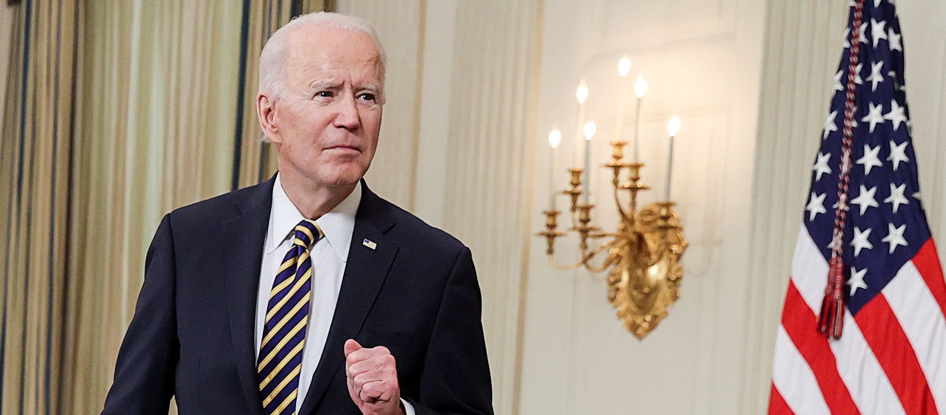 U.S. President Joe Biden listens to a question after delivering remarks and prior to signing an executive order, aimed at addressing a global semiconductor chip shortage, in the State Dining Room at the White House in Washington, U.S., February 24, 2021 U.S. President Joe Biden listens to a question after delivering remarks and prior to signing an executive order, aimed at addressing a global semiconductor chip shortage, in the State Dining Room at the White House in Washington, U.S., February 24, 2021 - Sputnik International, 1920, 25.02.2021