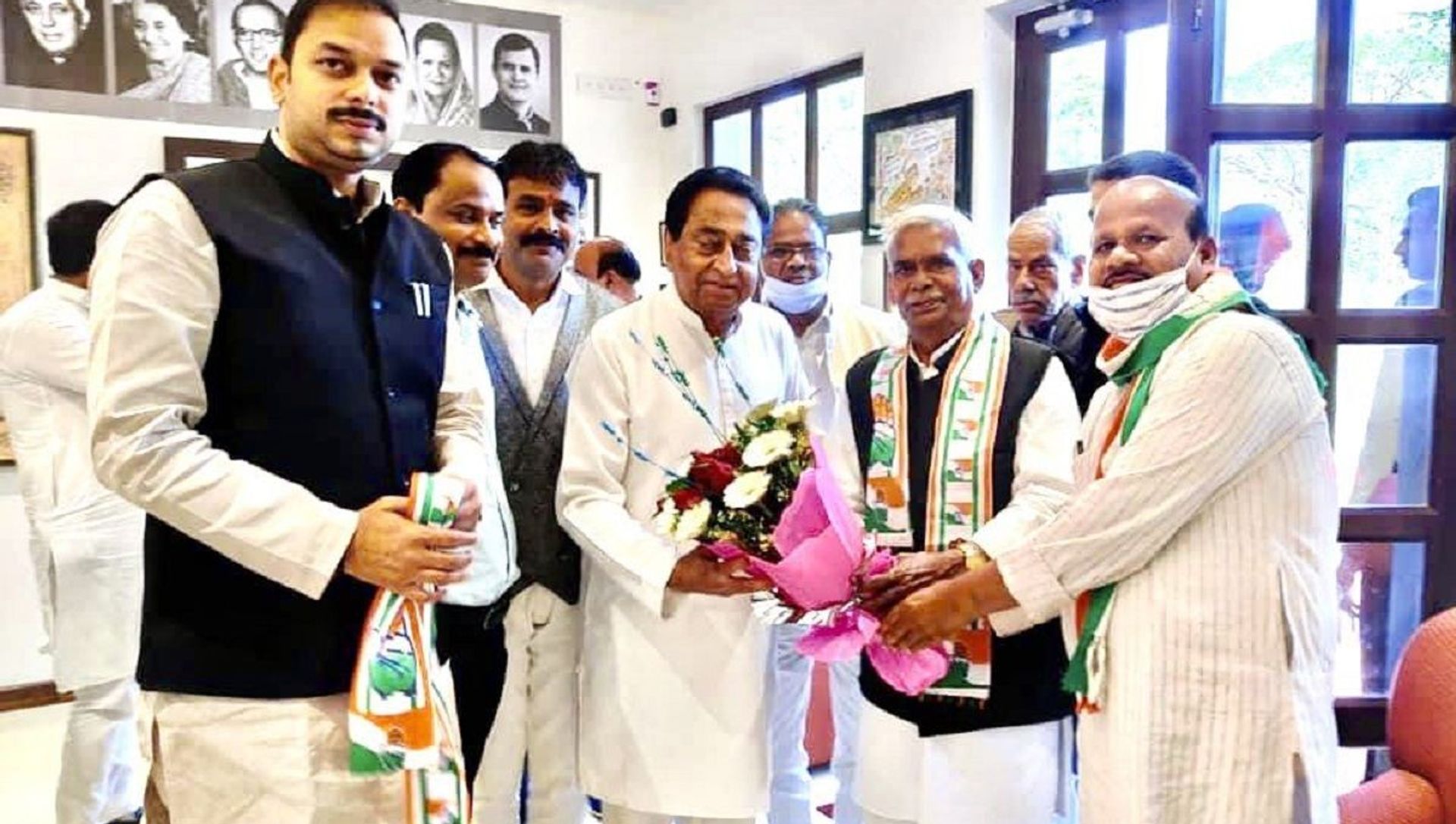 Congress welcomes 'Godse bhakt' Babulal Chaurasia into party Congress welcomes 'Godse bhakt' Babulal Chaurasia into party - Sputnik International, 1920, 25.02.2021