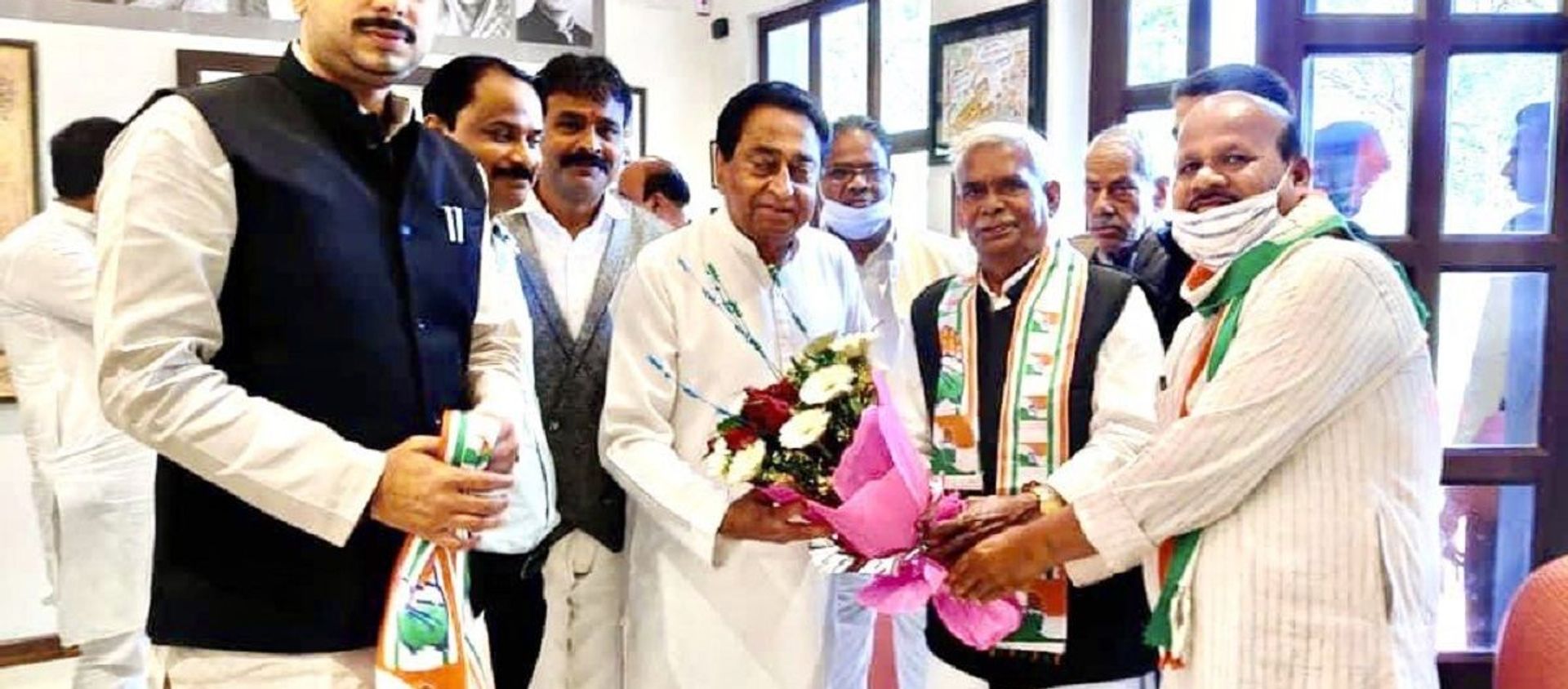 Congress welcomes 'Godse bhakt' Babulal Chaurasia into party Congress welcomes 'Godse bhakt' Babulal Chaurasia into party - Sputnik International, 1920, 25.02.2021
