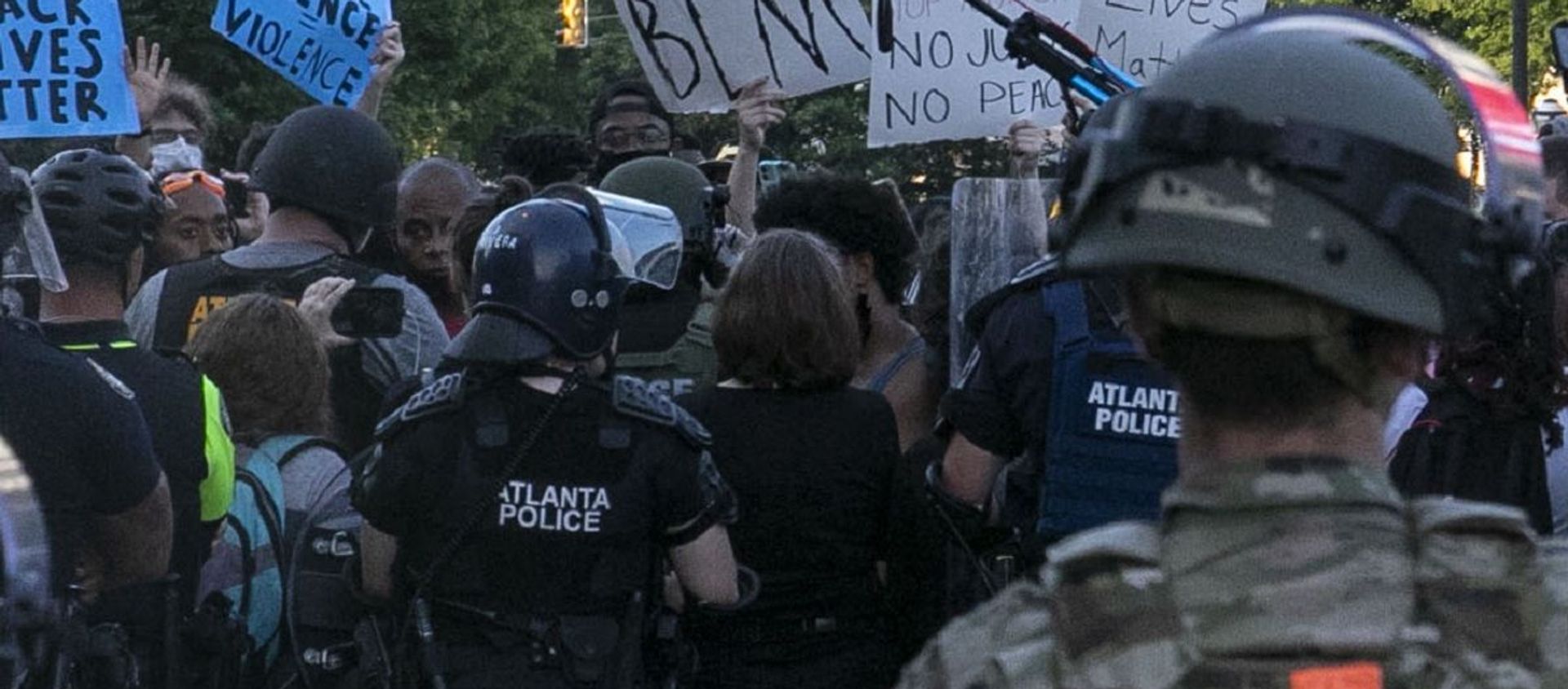Georgia National Guard Soldiers and Airmen support Atlanta Police Department officers enforcing curfew in Atlanta June 1, 2020 Georgia National Guard Soldiers and Airmen support Atlanta Police Department officers enforcing curfew in Atlanta June 1, 2020 - Sputnik International, 1920, 25.02.2021