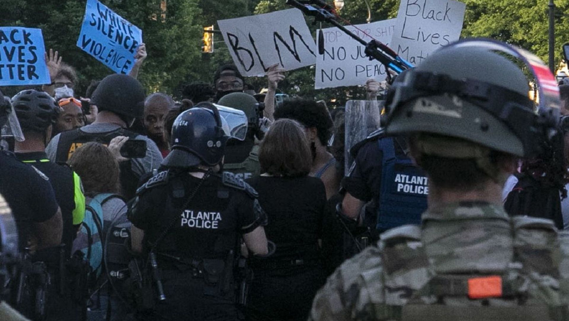 Georgia National Guard Soldiers and Airmen support Atlanta Police Department officers enforcing curfew in Atlanta June 1, 2020 Georgia National Guard Soldiers and Airmen support Atlanta Police Department officers enforcing curfew in Atlanta June 1, 2020 - Sputnik International, 1920, 25.02.2021
