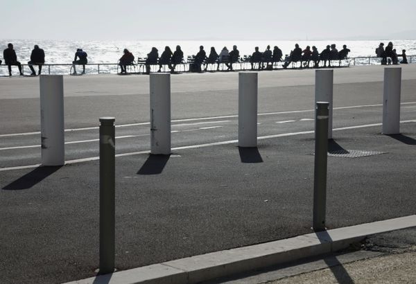 People enjoy the warmth and sunny weather of the Promenade des Anglais in Nice amid the coronavirus disease (COVID-19) outbreak in France, 21 February 2021. People enjoy the warmth and sunny weather of the Promenade des Anglais in Nice amid the coronavirus disease (COVID-19) outbreak in France, 21 February 2021. - Sputnik International