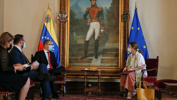 Venezuela's Foreign Minister Jorge Arreaza talks to the ambassador of the European Union to Venezuela, Isabel Brilhante Pedrosa, during a meeting at the Foreign Ministry headquarters in Caracas, Venezuela February 24, 2021.  - Sputnik International
