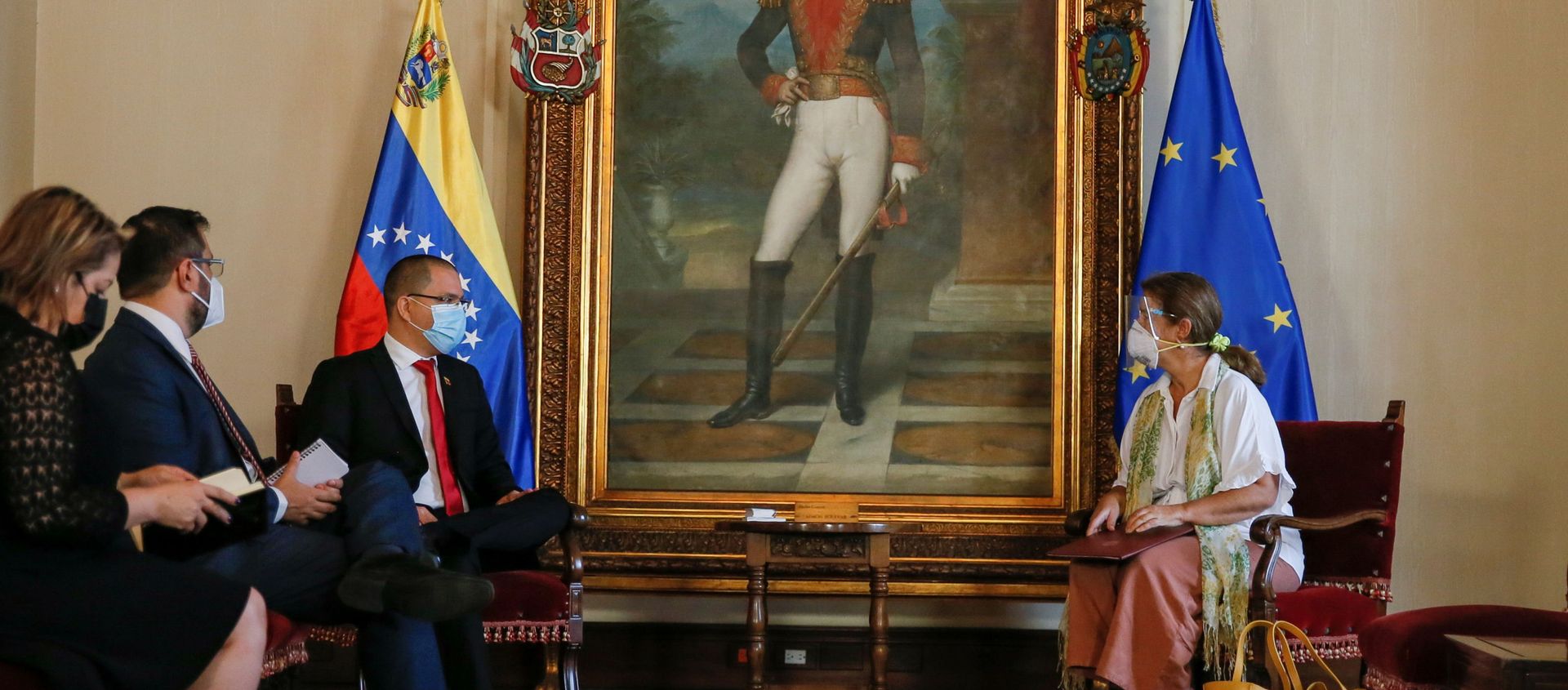 Venezuela's Foreign Minister Jorge Arreaza talks to the ambassador of the European Union to Venezuela, Isabel Brilhante Pedrosa, during a meeting at the Foreign Ministry headquarters in Caracas, Venezuela February 24, 2021.  - Sputnik International, 1920, 25.02.2021