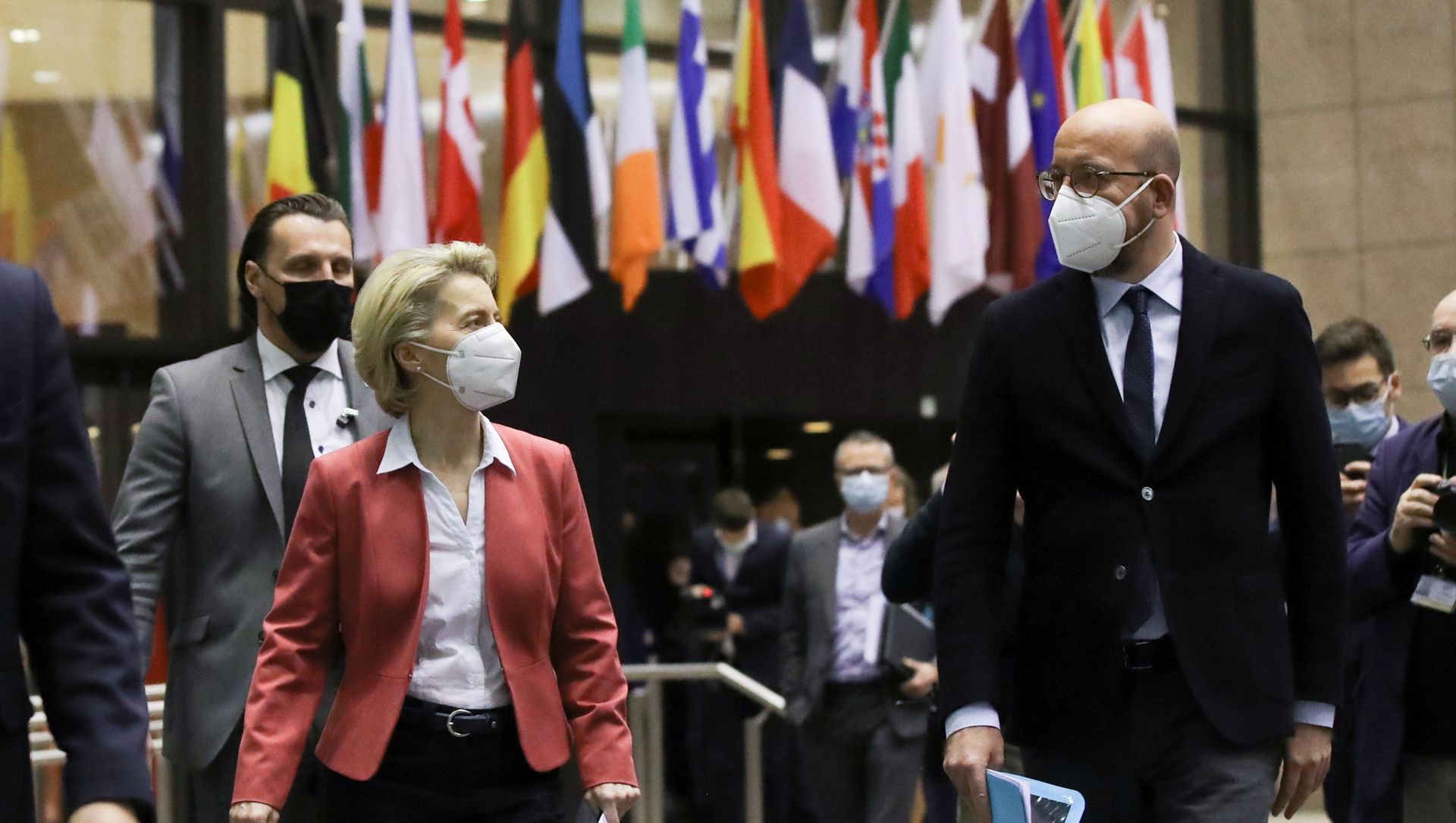 European Commission President Ursula von der Leyen and European Council President Charles Michel prepare for a press conference at the end of a video conference of European Council members on COVID-19 pandemic, in Brussels, Belgium February 25, 2021 European Commission President Ursula von der Leyen and European Council President Charles Michel prepare for a press conference at the end of a video conference of European Council members on COVID-19 pandemic, in Brussels, Belgium February 25, 2021 - Sputnik International, 1920, 25.02.2021