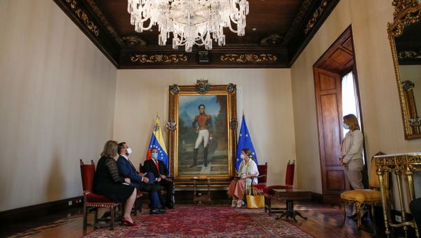 Venezuela's Foreign Minister Jorge Arreaza talks to the ambassador of the European Union to Venezuela, Isabel Brilhante Pedrosa, during a meeting at the Foreign Ministry headquarters in Caracas, Venezuela February 24, 2021 - Sputnik International