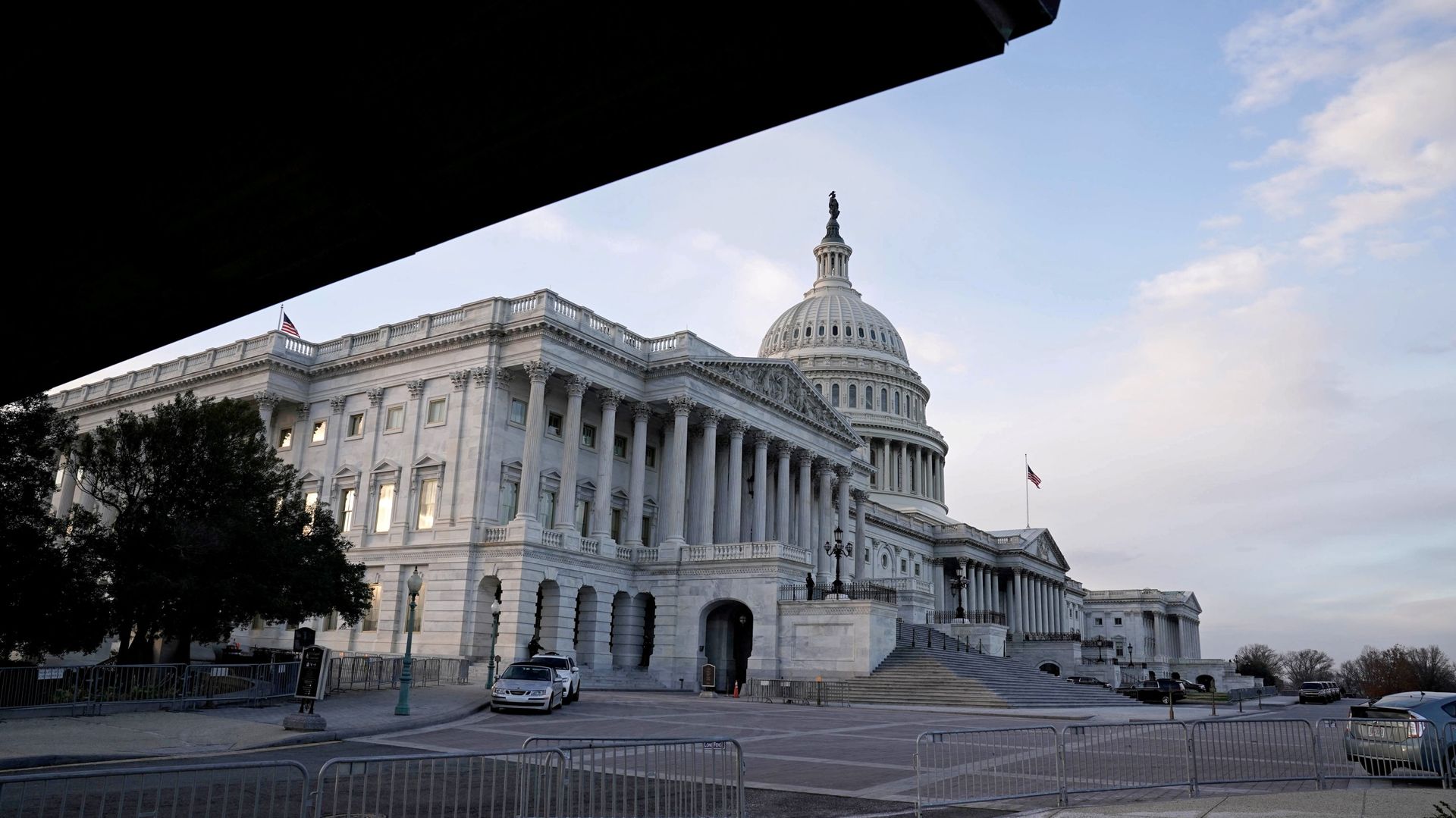 A view of the U.S. Capitol Building as the Democrats and Republicans continue moving forward on the agreement on the coronavirus disease (COVID-19) aid package in Washington, D.C., U.S. December 21, 2020 A view of the U.S. Capitol Building as the Democrats and Republicans continue moving forward on the agreement on the coronavirus disease (COVID-19) aid package in Washington, D.C., U.S. December 21, 2020 - Sputnik International, 1920, 05.03.2021