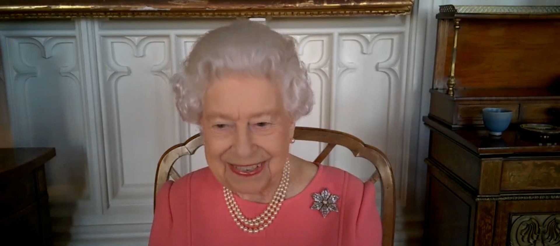 Britain's Queen Elizabeth speaks via video call to health leaders delivering the COVID-19 vaccine across England, Scotland, Wales and Northern Ireland, London, Britain February 25, 2021 Britain's Queen Elizabeth speaks via video call to health leaders delivering the COVID-19 vaccine across England, Scotland, Wales and Northern Ireland, London, Britain February 25, 2021 - Sputnik International, 1920, 26.02.2021