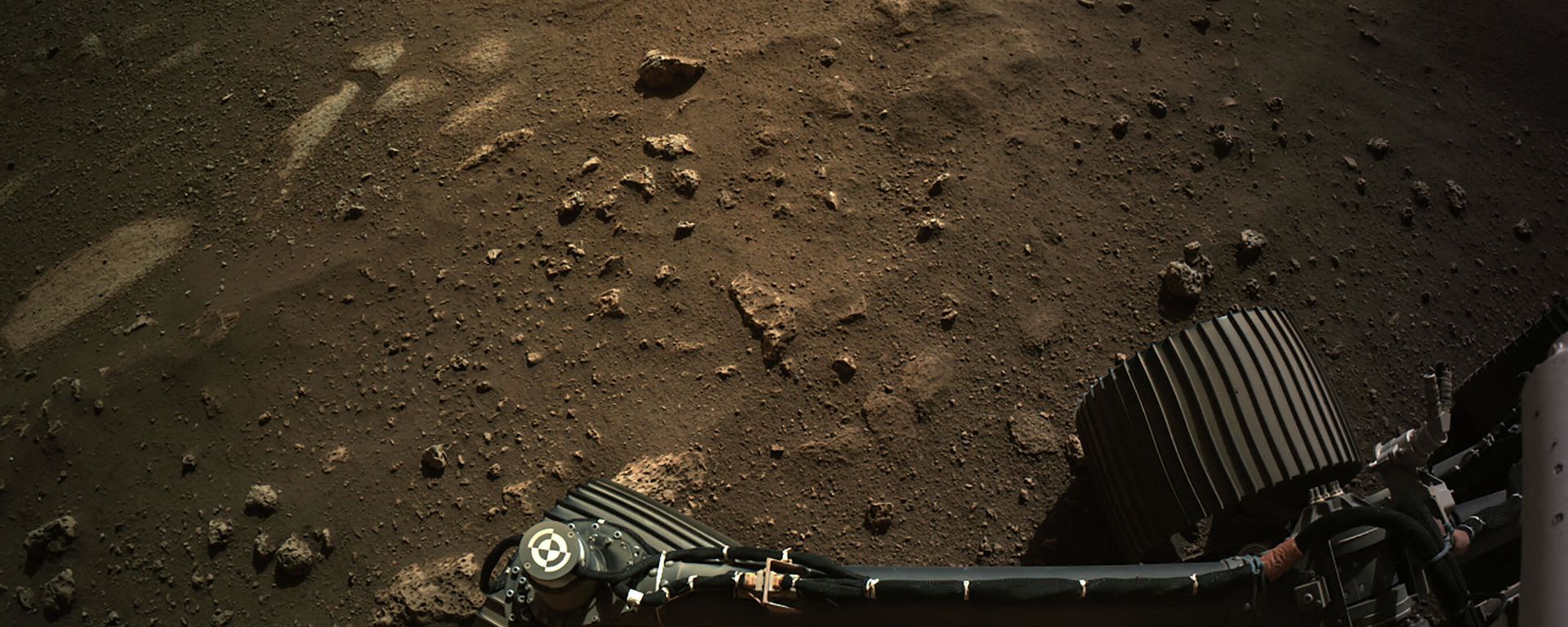 Вид с навигационной камеры на марсоход Perseverance Mars Rover - Sputnik International, 1920, 02.10.2022