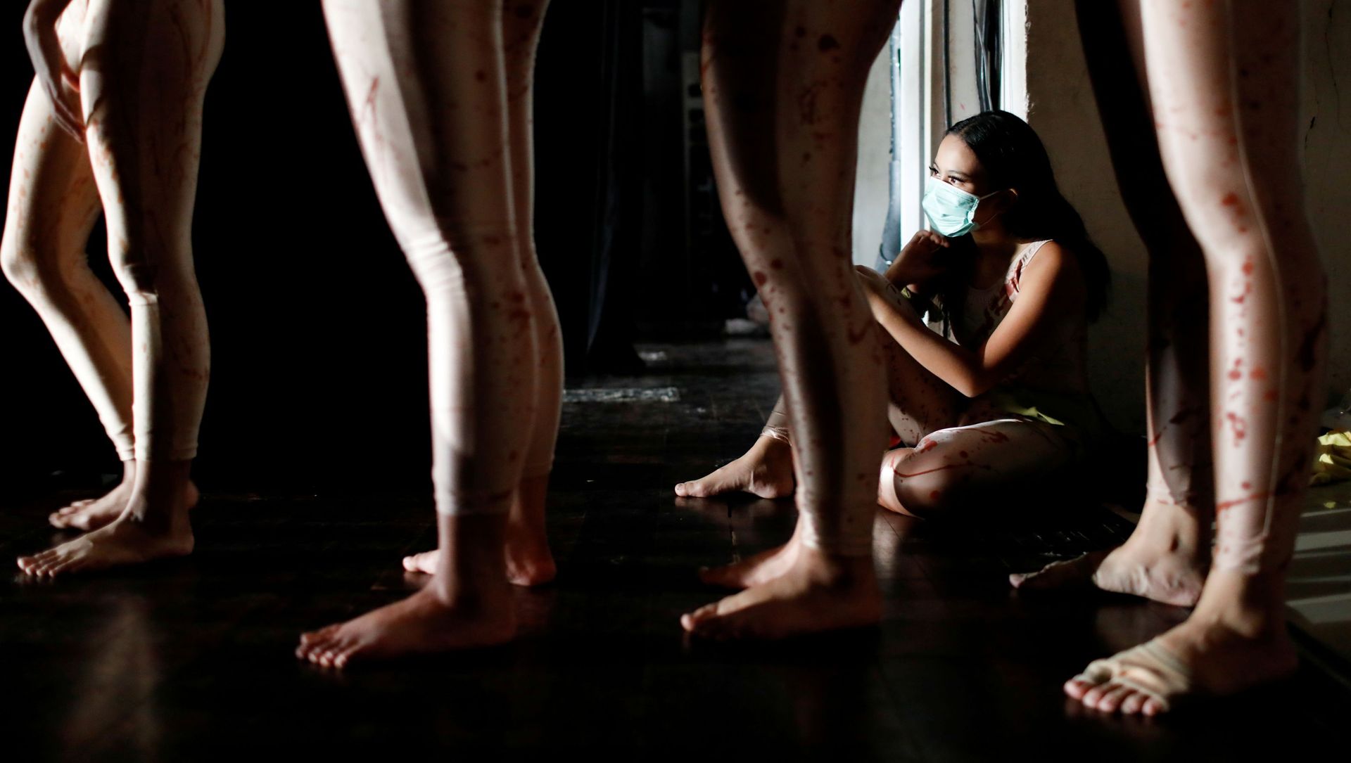 A dancer wearing a protective mask to curb the spread of the coronavirus disease (COVID-19), sits during a virtual dance performance titled 'The Story of Man: In Search of A New Ideal' by Namarina Youth Dance, at the Jakarta Art Building, Indonesia, February 21, 2021. Picture taken February 21, 2021 A dancer wearing a protective mask to curb the spread of the coronavirus disease (COVID-19), sits during a virtual dance performance titled 'The Story of Man: In Search of A New Ideal' by Namarina Youth Dance, at the Jakarta Art Building, Indonesia, February 21, 2021. Picture taken February 21, 2021 - Sputnik International, 1920, 29.04.2021