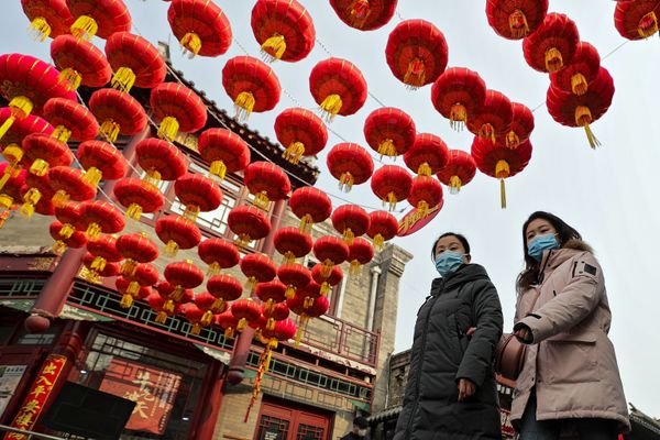 China Raises Red Lanterns to Mark First Full Moon of Lunar Year China Raises Red Lanterns to Mark First Full Moon of Lunar Year - Sputnik International