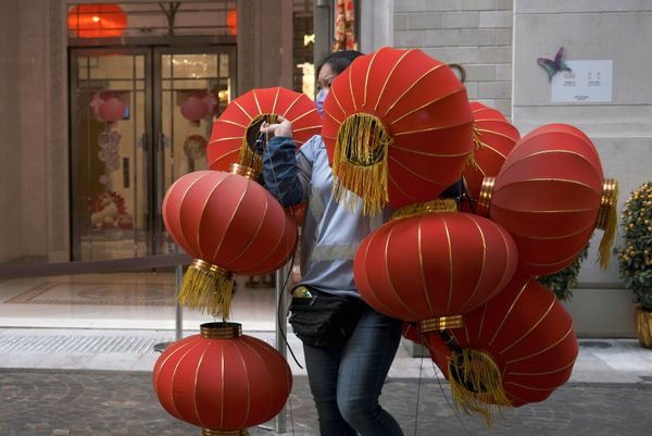 China Raises Red Lanterns to Mark First Full Moon of Lunar Year China Raises Red Lanterns to Mark First Full Moon of Lunar Year - Sputnik International