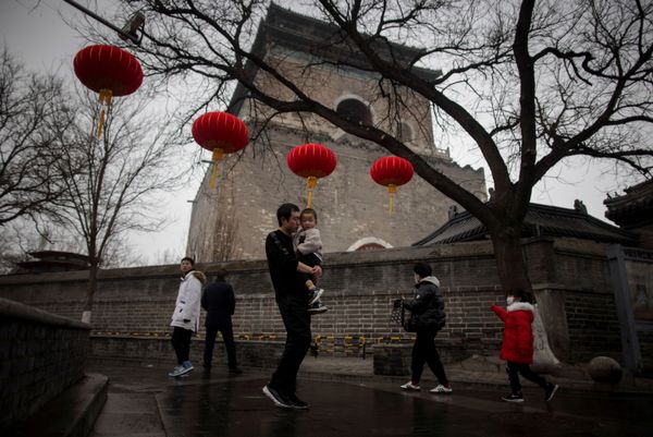 China Raises Red Lanterns to Mark First Full Moon of Lunar Year China Raises Red Lanterns to Mark First Full Moon of Lunar Year - Sputnik International