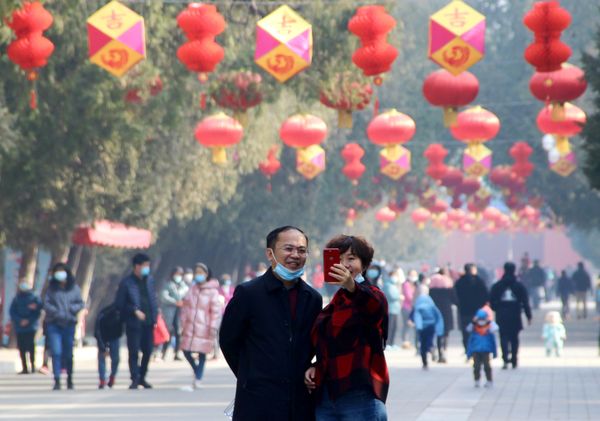 China Raises Red Lanterns to Mark First Full Moon of Lunar Year China Raises Red Lanterns to Mark First Full Moon of Lunar Year - Sputnik International