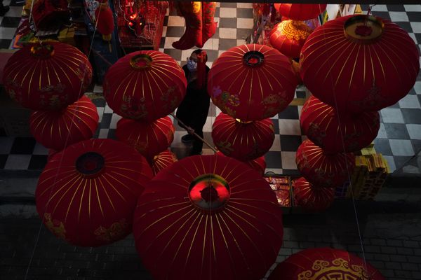 China Raises Red Lanterns to Mark First Full Moon of Lunar Year China Raises Red Lanterns to Mark First Full Moon of Lunar Year - Sputnik International