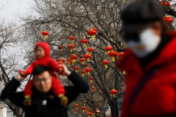 China Raises Red Lanterns to Mark First Full Moon of Lunar Year China Raises Red Lanterns to Mark First Full Moon of Lunar Year - Sputnik International