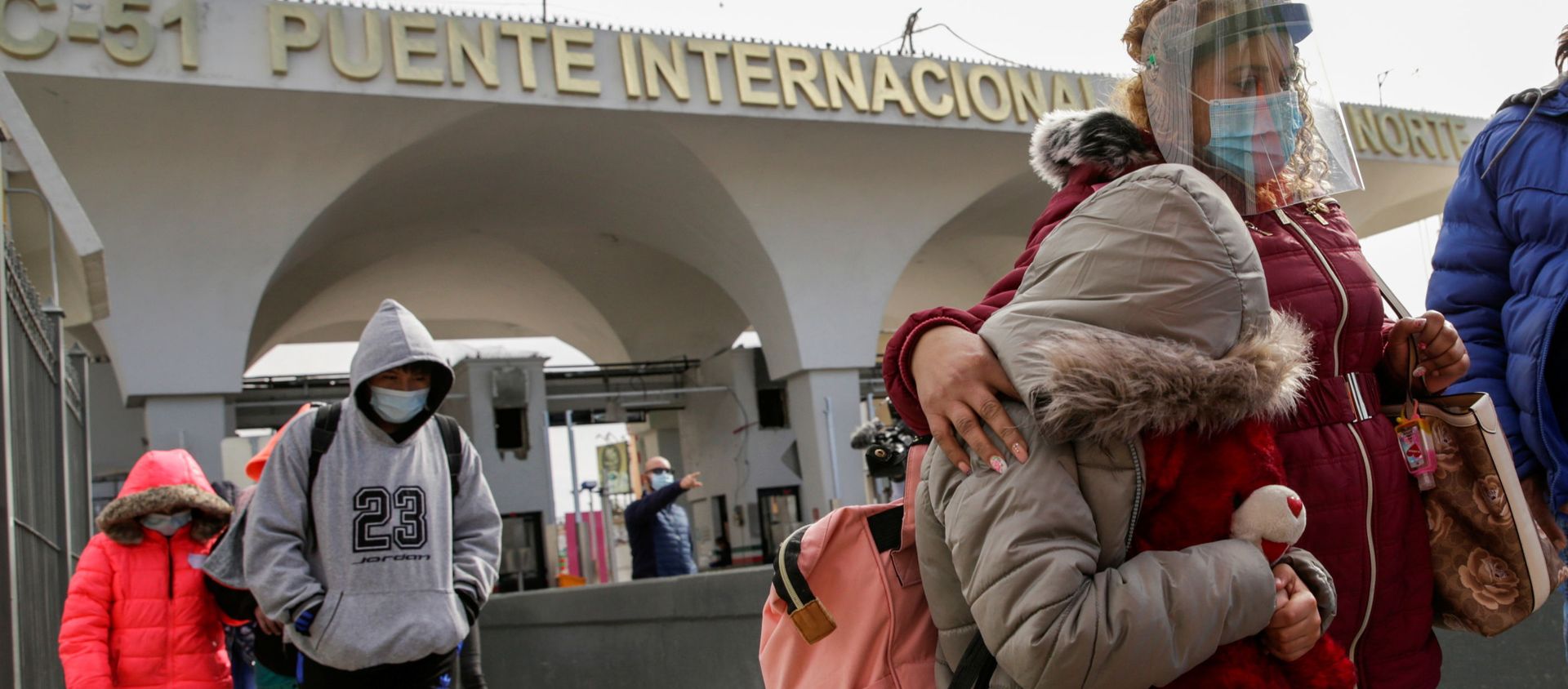 Migrants from Central America, under the Migrant Protection Protocols (MPP) program, walk across the Paso del Norte international border bridge from the Mexican side to continue their asylum request in the United States, in Ciudad Juarez, Mexico, 26 February 2021. Migrants from Central America, under the Migrant Protection Protocols (MPP) program, walk across the Paso del Norte international border bridge from the Mexican side to continue their asylum request in the United States, in Ciudad Juarez, Mexico, 26 February 2021. - Sputnik International, 1920, 28.03.2021
