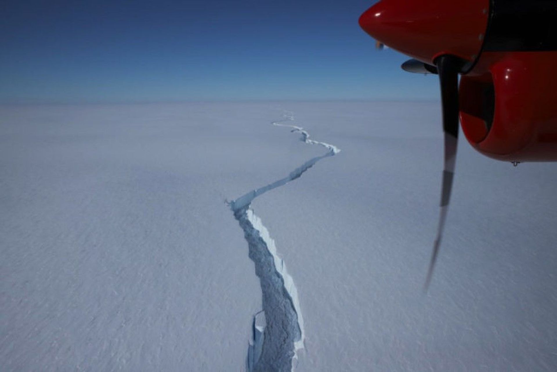 Video: Province-Sized Iceberg Snaps Off Antarctica’s Brunt Ice Shelf Video: Province-Sized Iceberg Snaps Off Antarctica’s Brunt Ice Shelf - Sputnik International, 1920, 27.02.2021