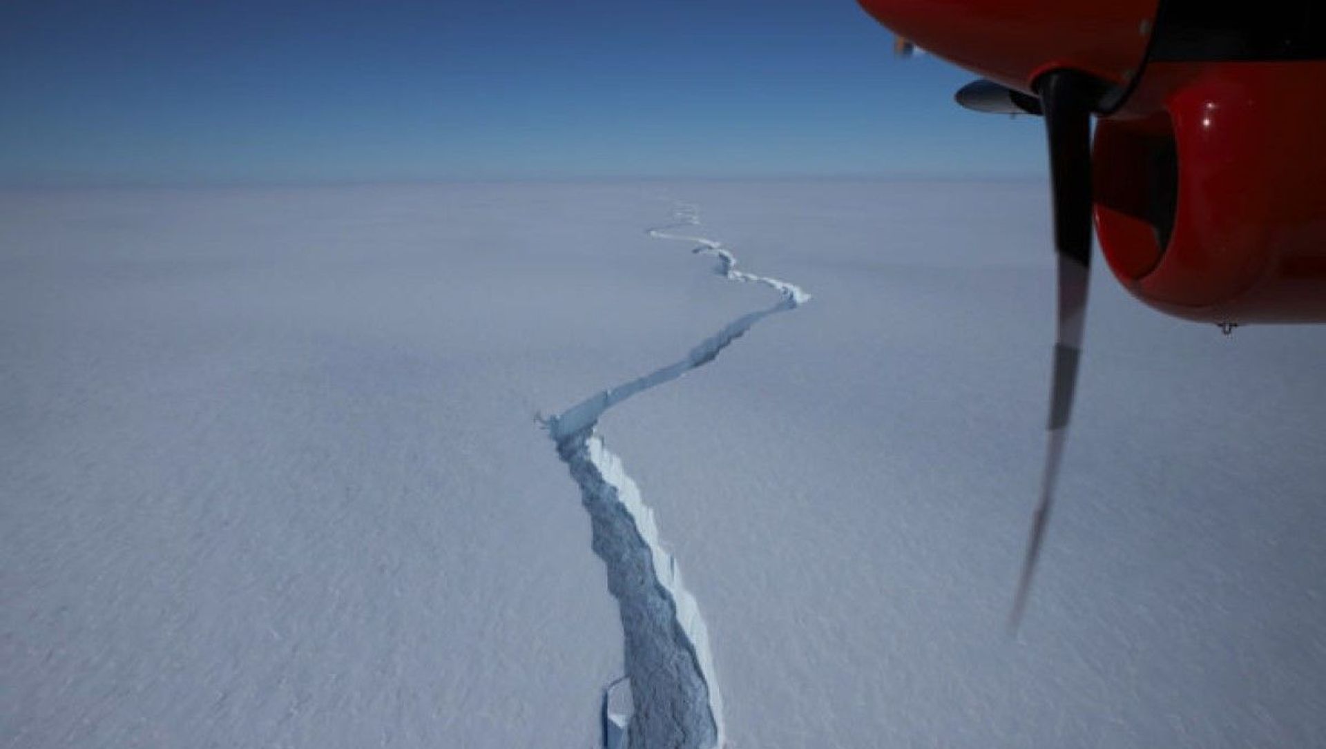 North Rift crack on the Brunt Ice Shelf photographed by the British Antarctic Survey's Halley team in January 2021 North Rift crack on the Brunt Ice Shelf photographed by the British Antarctic Survey's Halley team in January 2021 - Sputnik International, 1920, 27.02.2021