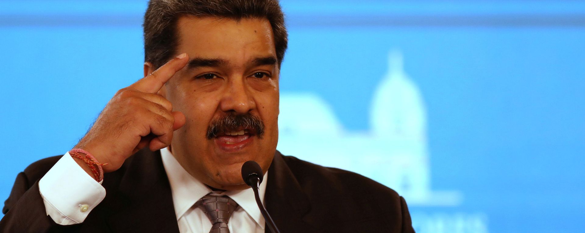 Venezuela's President Nicolas Maduro shows a protective face mask during a news conference in Caracas, Venezuela, February 17, 2021. REUTERS/Fausto Torrealba Venezuela's President Nicolas Maduro shows a protective face mask during a news conference in Caracas, Venezuela, February 17, 2021. REUTERS/Fausto Torrealba - Sputnik International, 1920, 28.02.2021
